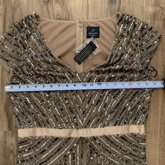 NWT Adrianna Papell Women's Cap Sleeve Linear Beaded Gown. Size 12 - Picture 9 of 13